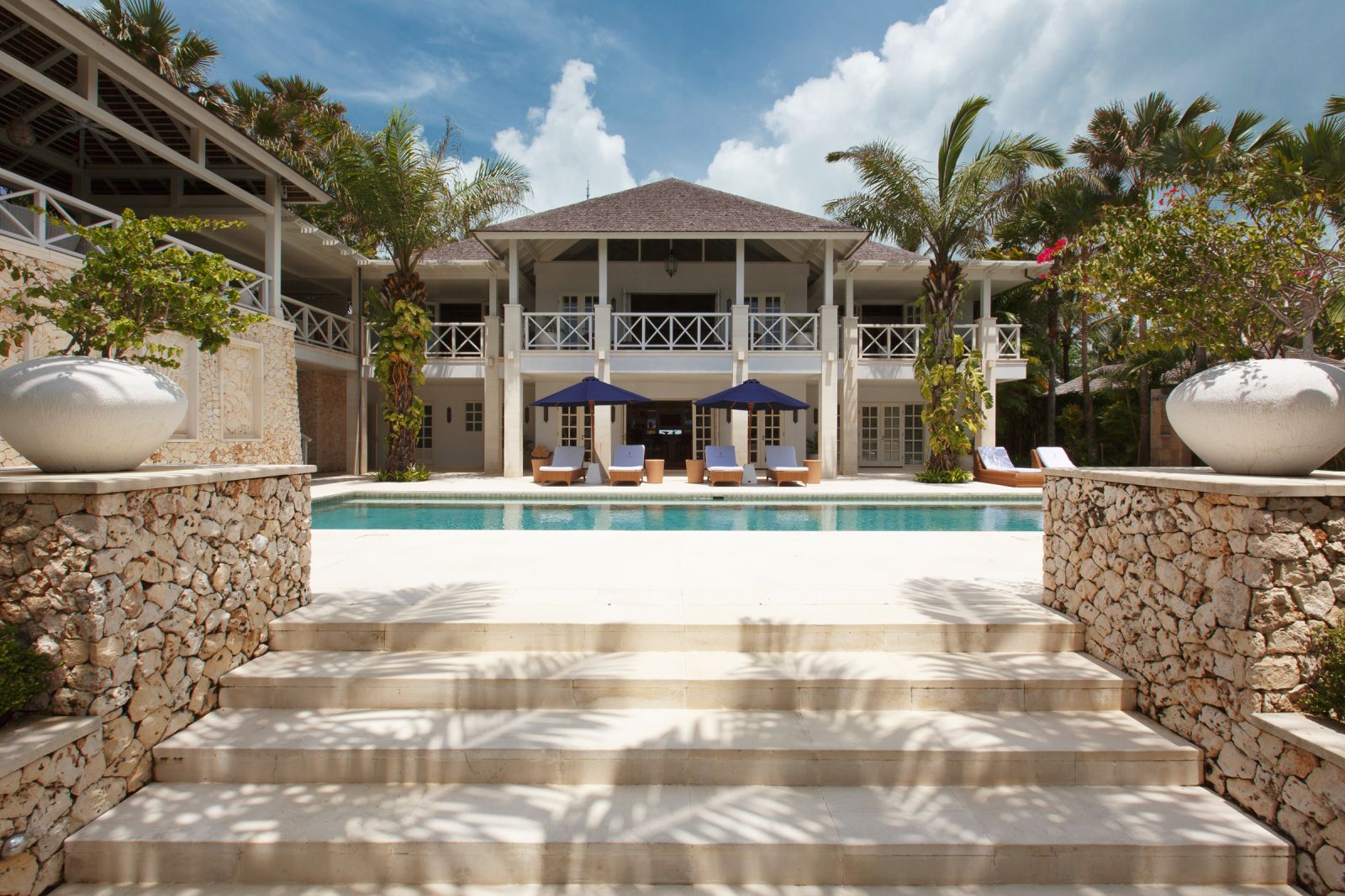 BRITISH COLONIAL-STYLE CLIFFTOP ESTATE